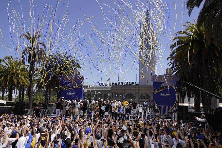 5 Moments From the Warriors 2022 Parade and 4 Long Range Ebike Routes Make you Explore San Francisco